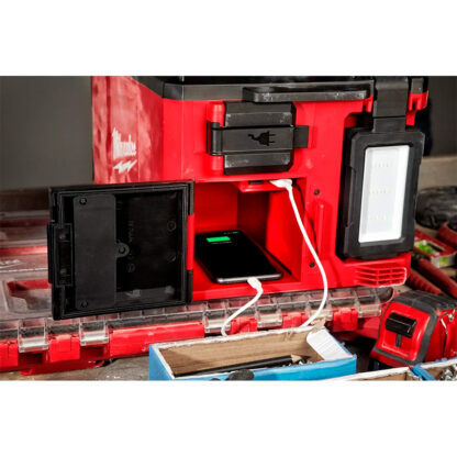 Lámpara Cargador PACKOUT™ M18 3000 Lúmenes MILWAUKEE - Imagen 6